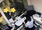 工行揭阳普宁城东支行暖心服务显担当 网点温情助盲人